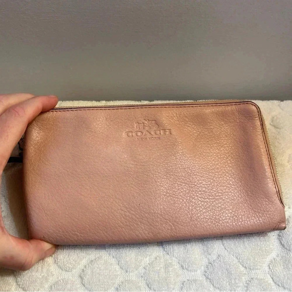 Authentic Coach wristlet wallet pale pink. Leather. - Picture 2 of 14
